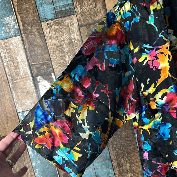 Draper’s & Damons Large colorful floral fringe bottom top - Picture 5 of 16